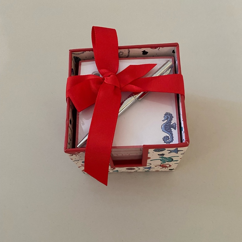 Vera Bradley Note Cube with 400 Blank Sheets Ink Pen Cute Paper Holder sea life